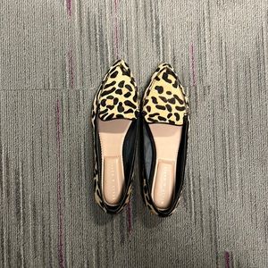 Super cute padded pointed leopard loafers!
